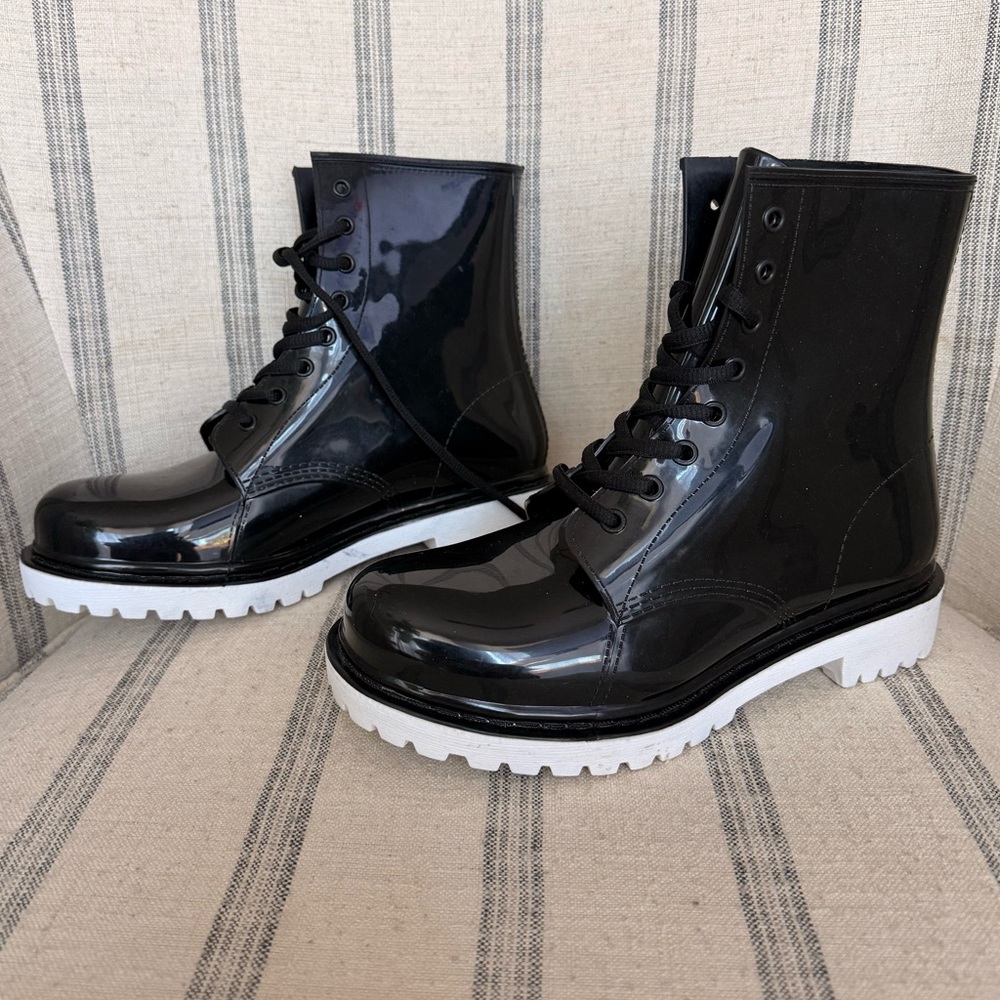 Black Lace-Up Boots - Picture 4 of 6